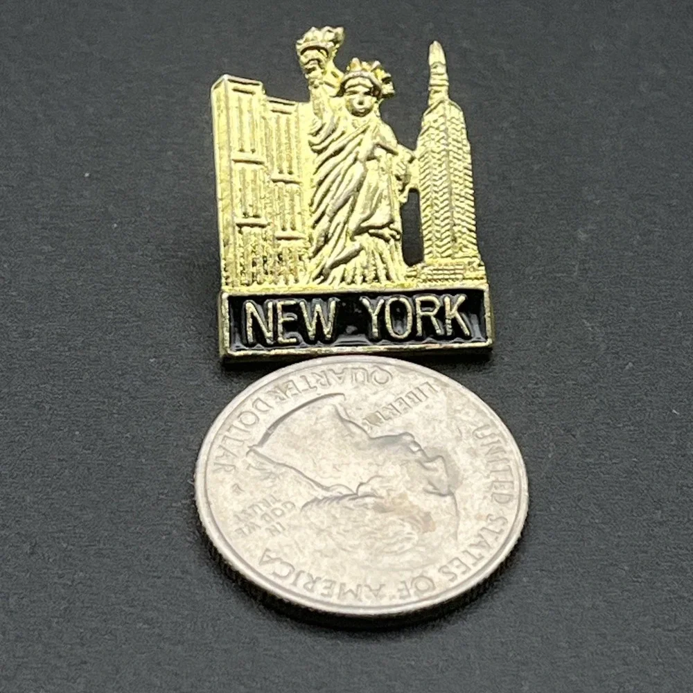 New York City‎ Statue Of Liberty Empire State Building Twin Towers Lapel Hat Pin